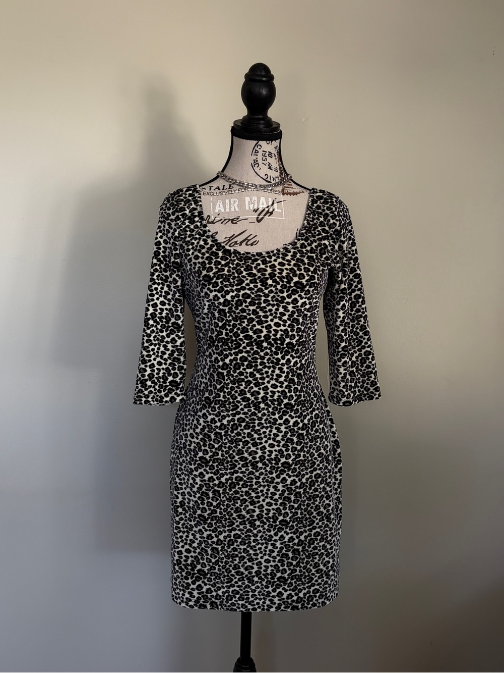 Vintage Y2K White Velvet Leopard Print Bodycon Dress 90s Scoop Neck Midi